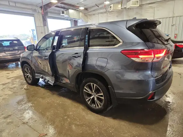 5TDBZRFH7KS728303 2019 TOYOTA HIGHLANDER - Image 2