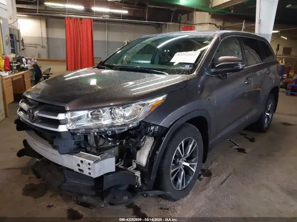 5TDBZRFH7KS728639 2019 TOYOTA HIGHLANDER - Image 2