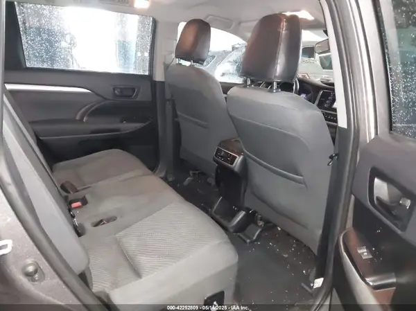 5TDBZRFH7KS728639 2019 TOYOTA HIGHLANDER - Image 8