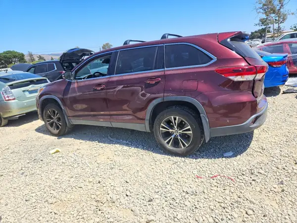 5TDBZRFH7KS730858 2019 TOYOTA HIGHLANDER - Image 2