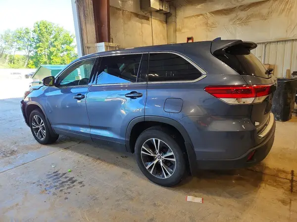 5TDBZRFH7KS918800 2019 TOYOTA HIGHLANDER - Image 2