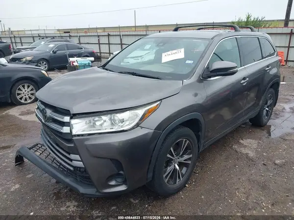5TDBZRFH7KS932504 2019 TOYOTA HIGHLANDER - Image 2