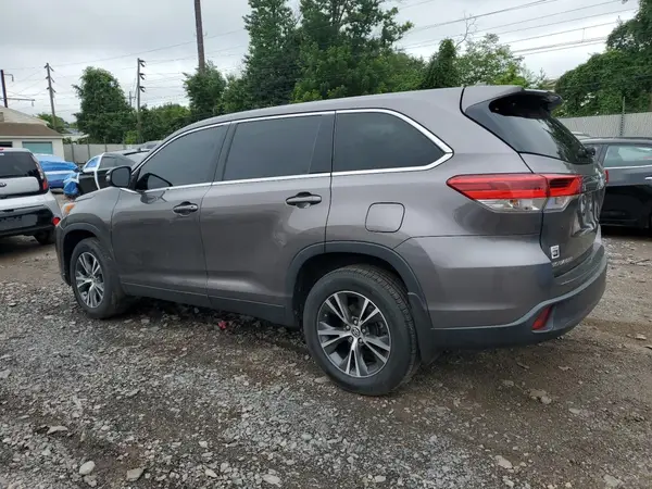 5TDBZRFH7KS951909 2019 TOYOTA HIGHLANDER - Image 2