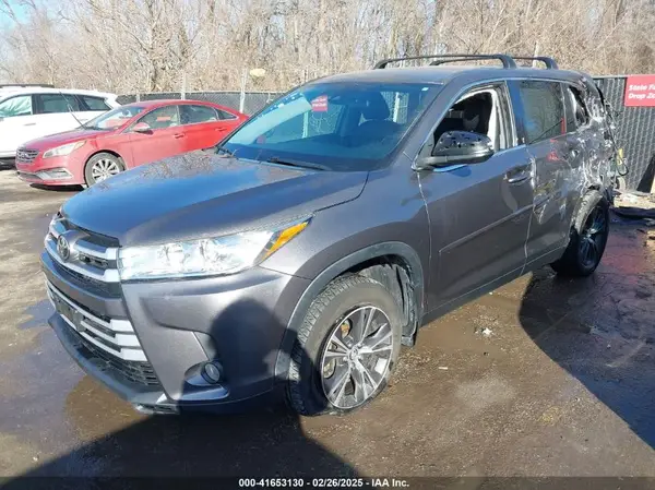 5TDBZRFH7KS978415 2019 TOYOTA HIGHLANDER - Image 2