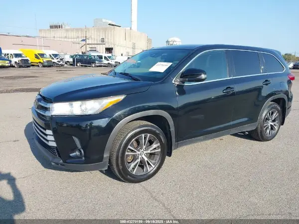 5TDBZRFH7KS982318 2019 TOYOTA HIGHLANDER - Image 2
