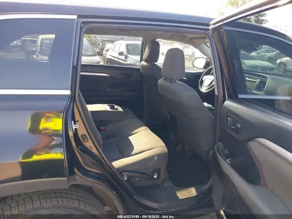 5TDBZRFH7KS982318 2019 TOYOTA HIGHLANDER - Image 8