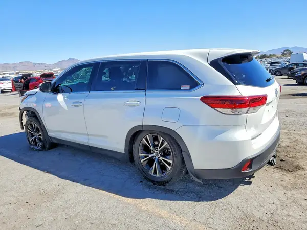 5TDBZRFH7KS983128 2019 TOYOTA HIGHLANDER - Image 2