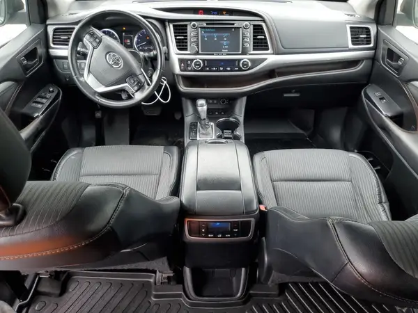 5TDBZRFH8HS360710 2017 TOYOTA HIGHLANDER - Image 8