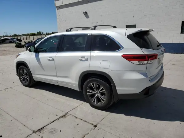 5TDBZRFH8HS367916 2017 TOYOTA HIGHLANDER - Image 2