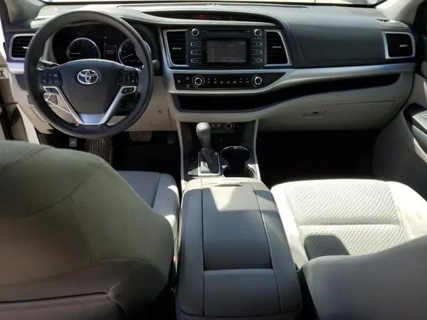 5TDBZRFH8HS367916 2017 TOYOTA HIGHLANDER - Image 8