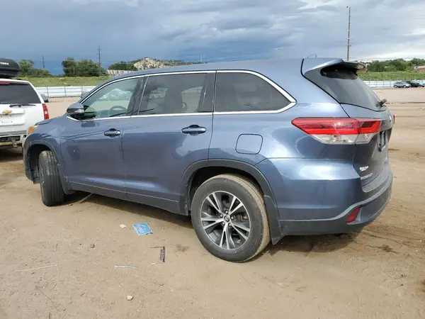 5TDBZRFH8HS372050 2017 TOYOTA HIGHLANDER - Image 2