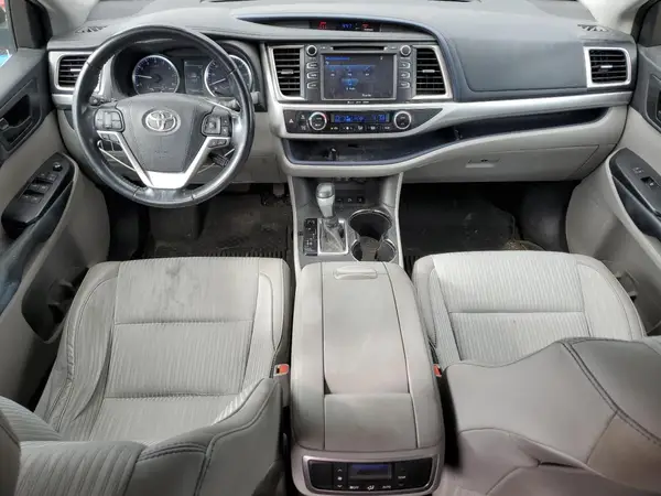 5TDBZRFH8HS372050 2017 TOYOTA HIGHLANDER - Image 8