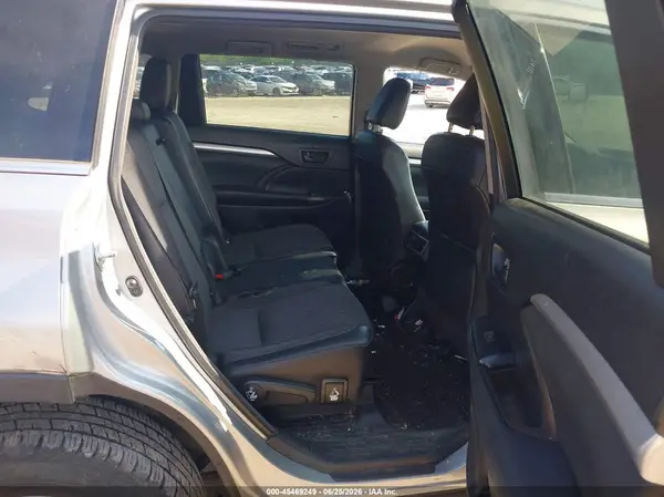 5TDBZRFH8HS379516 2017 TOYOTA HIGHLANDER - Image 8