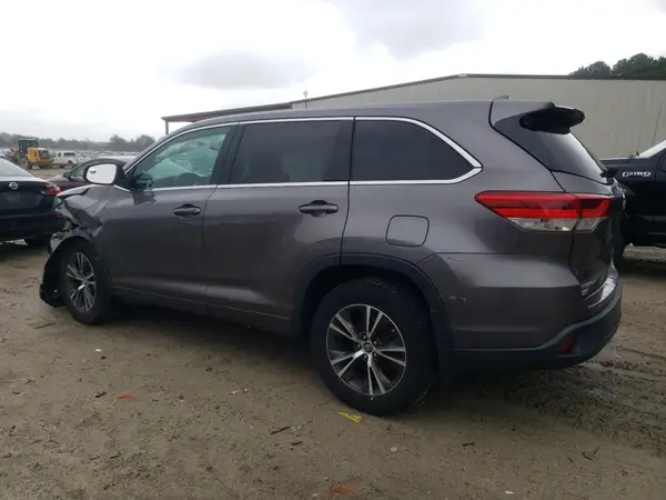 5TDBZRFH8HS379581 2017 TOYOTA HIGHLANDER - Image 2