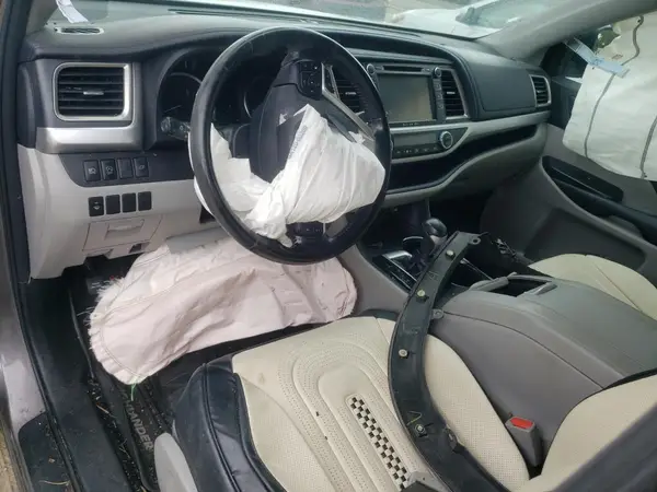 5TDBZRFH8HS379581 2017 TOYOTA HIGHLANDER - Image 8