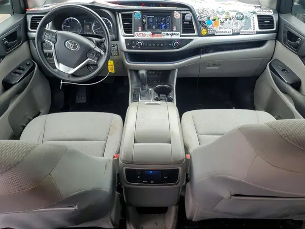 5TDBZRFH8HS384585 2017 TOYOTA HIGHLANDER - Image 8
