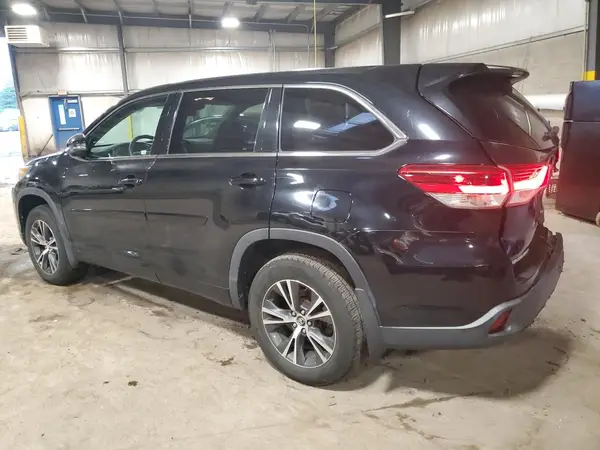 5TDBZRFH8HS384974 2017 TOYOTA HIGHLANDER - Image 2