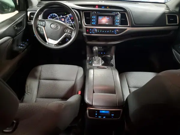 5TDBZRFH8HS384974 2017 TOYOTA HIGHLANDER - Image 8