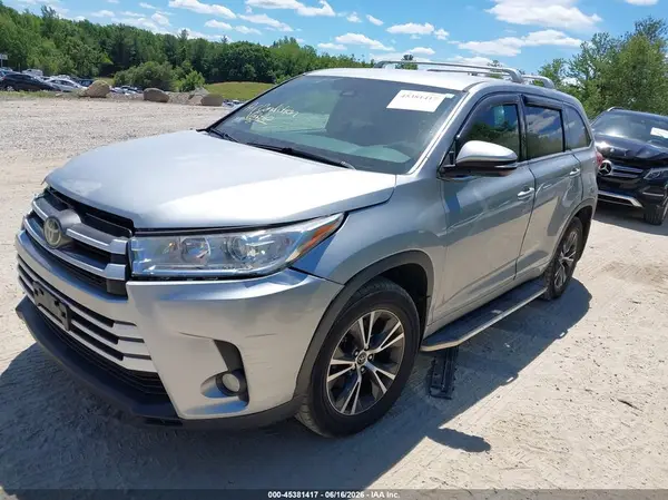 5TDBZRFH8HS391150 2017 TOYOTA HIGHLANDER - Image 2