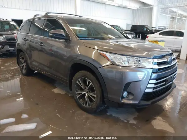 5TDBZRFH8HS397675 2017 TOYOTA HIGHLANDER - Image 1