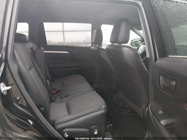 5TDBZRFH8HS401191 2017 TOYOTA HIGHLANDER - Image 8