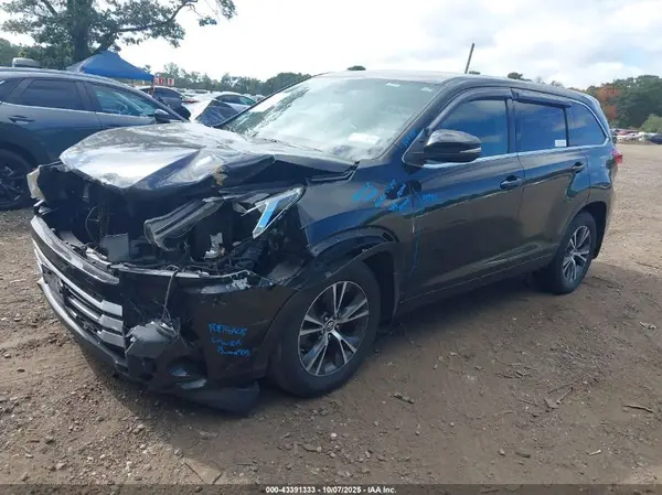 5TDBZRFH8HS407296 2017 TOYOTA HIGHLANDER - Image 2