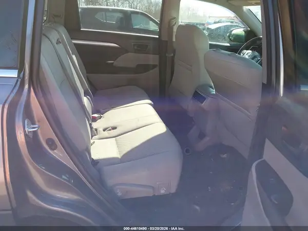 5TDBZRFH8HS421926 2017 TOYOTA HIGHLANDER - Image 8