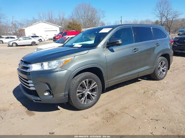 5TDBZRFH8HS423871 2017 TOYOTA HIGHLANDER - Image 2