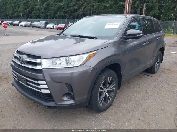 5TDBZRFH8HS429346 2017 TOYOTA HIGHLANDER - Image 2