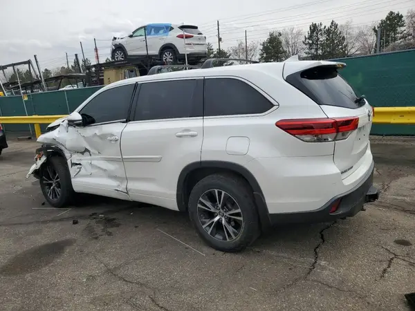 5TDBZRFH8HS430285 2017 TOYOTA HIGHLANDER - Image 2