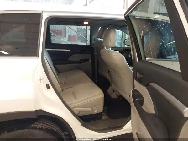 5TDBZRFH8HS432814 2017 TOYOTA HIGHLANDER - Image 8