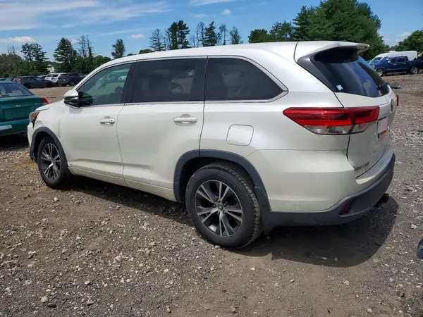 5TDBZRFH8HS459267 2017 TOYOTA HIGHLANDER - Image 2