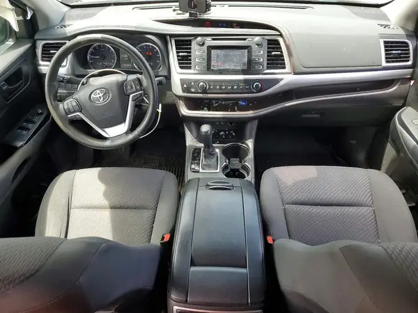 5TDBZRFH8HS459267 2017 TOYOTA HIGHLANDER - Image 8