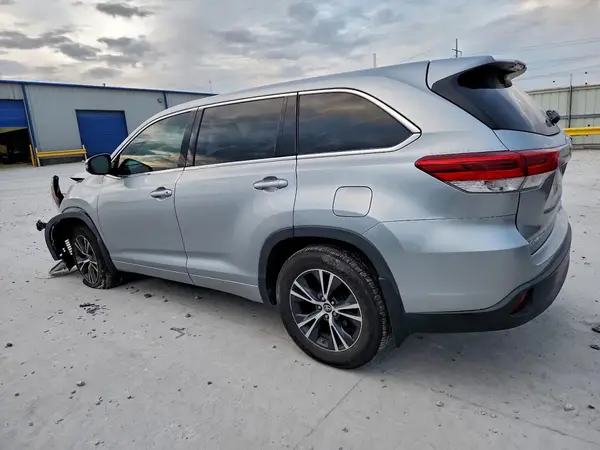 5TDBZRFH8HS462864 2017 TOYOTA HIGHLANDER - Image 2