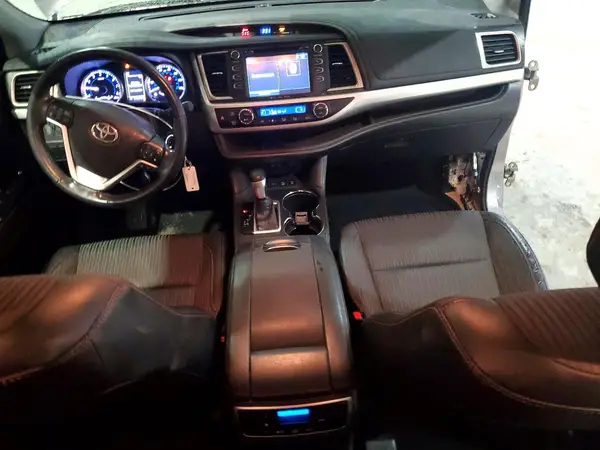 5TDBZRFH8HS472259 2017 TOYOTA HIGHLANDER - Image 8