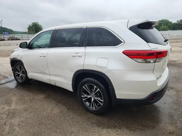 5TDBZRFH8HS474061 2017 TOYOTA HIGHLANDER - Image 2