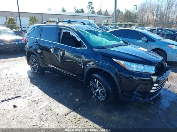 5TDBZRFH8JS486037 2018 TOYOTA HIGHLANDER - Image 1