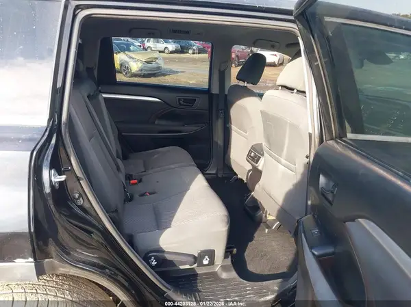 5TDBZRFH8JS491240 2018 TOYOTA HIGHLANDER - Image 8