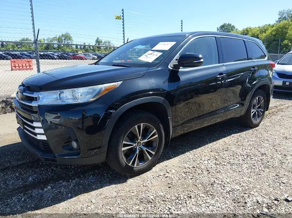5TDBZRFH8JS493103 2018 TOYOTA HIGHLANDER - Image 2