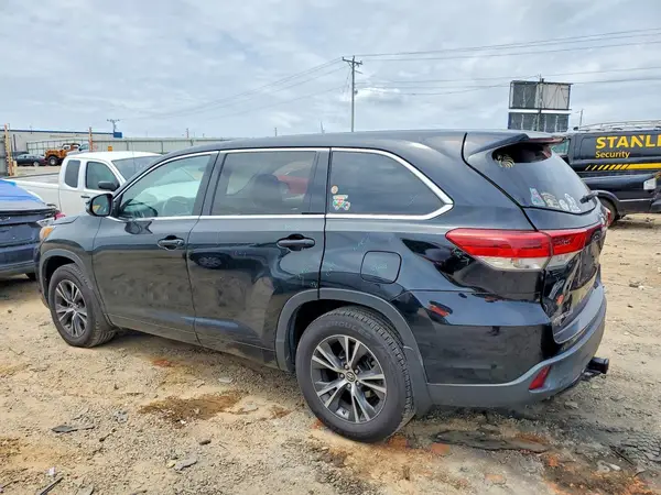 5TDBZRFH8JS817683 2018 TOYOTA HIGHLANDER - Image 2