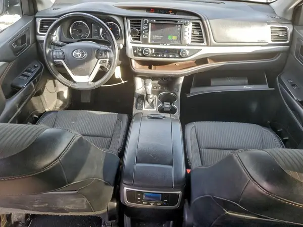 5TDBZRFH8JS821023 2018 TOYOTA HIGHLANDER - Image 8