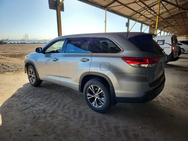 5TDBZRFH8JS838436 2018 TOYOTA HIGHLANDER - Image 2