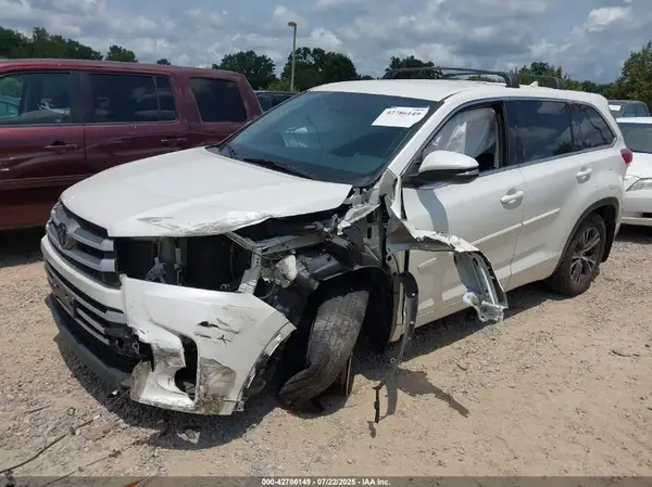 5TDBZRFH8JS844513 2018 TOYOTA HIGHLANDER - Image 2