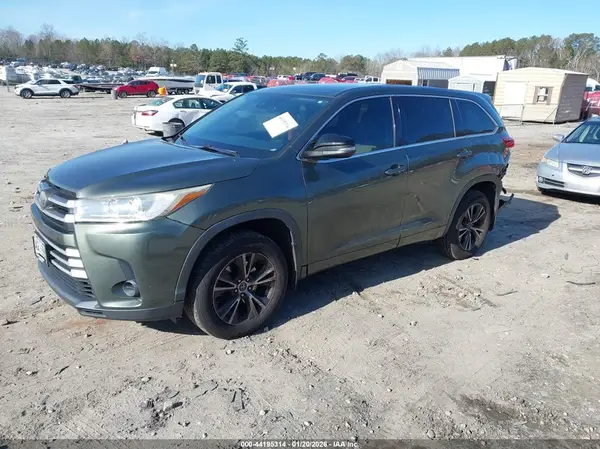 5TDBZRFH8JS845838 2018 TOYOTA HIGHLANDER - Image 2