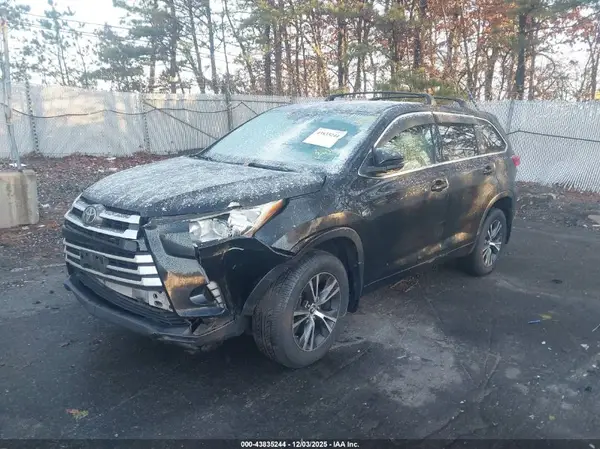 5TDBZRFH8JS857357 2018 TOYOTA HIGHLANDER - Image 2