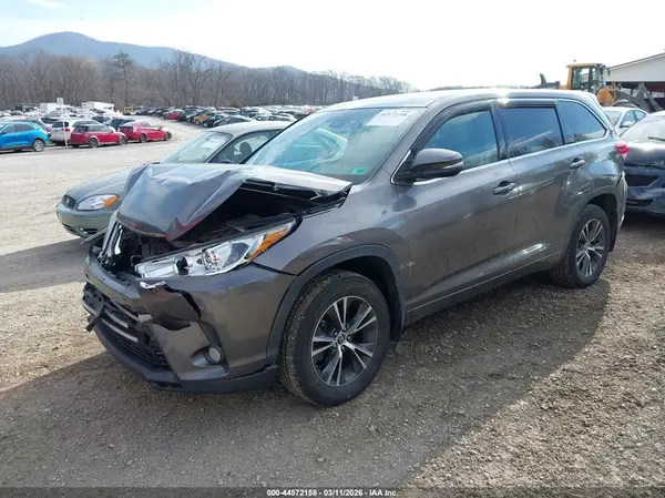 5TDBZRFH8JS857844 2018 TOYOTA HIGHLANDER - Image 2