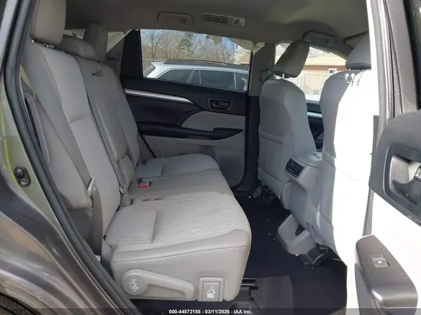 5TDBZRFH8JS857844 2018 TOYOTA HIGHLANDER - Image 8