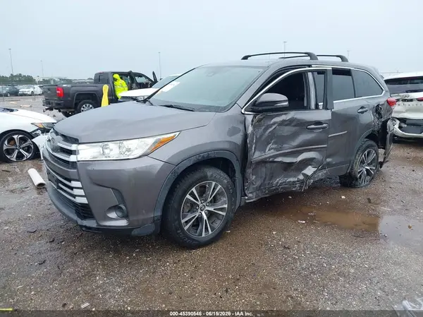 5TDBZRFH8JS861389 2018 TOYOTA HIGHLANDER - Image 2