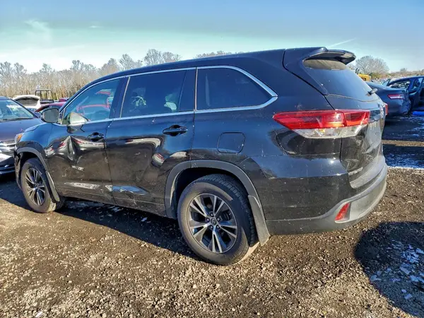 5TDBZRFH8JS870898 2018 TOYOTA HIGHLANDER - Image 2