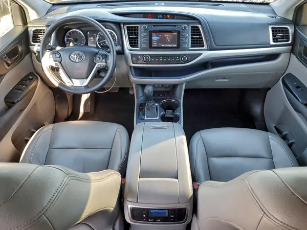 5TDBZRFH8JS870898 2018 TOYOTA HIGHLANDER - Image 8
